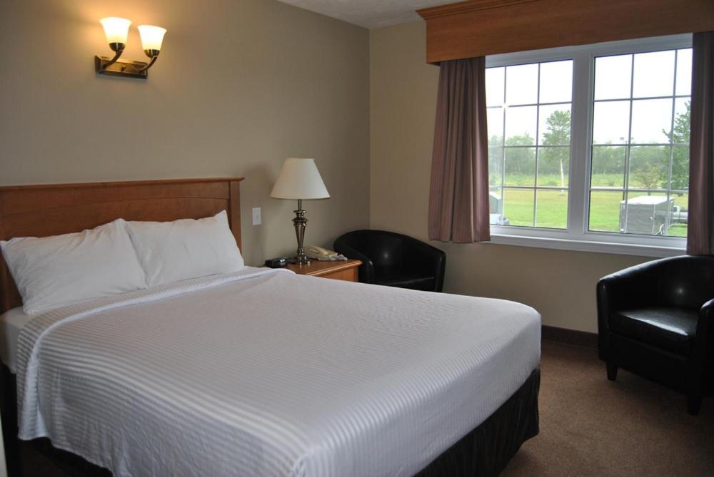 Auberge Bouctouche Inn & Suites Exterior photo